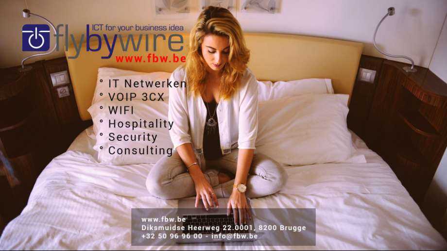hotel wi-fi netwerk dame surft op bed